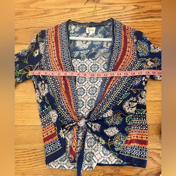 Fig and Flower Wrap Top - Size Medium - Picture 6 of 9